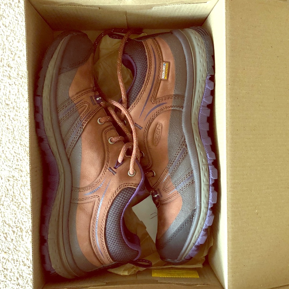 Women KEEN Leather hiking shoes US7